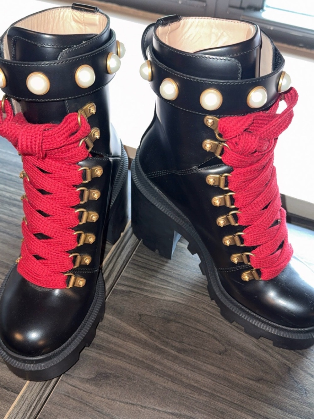 GUCCI Black Magnum Calfskin
Pearl Lace Up Combat Ankle Boots size 35.5 (5.5)